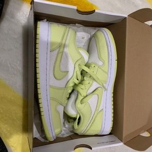 Air Jordan 1 Low SE LimeLight